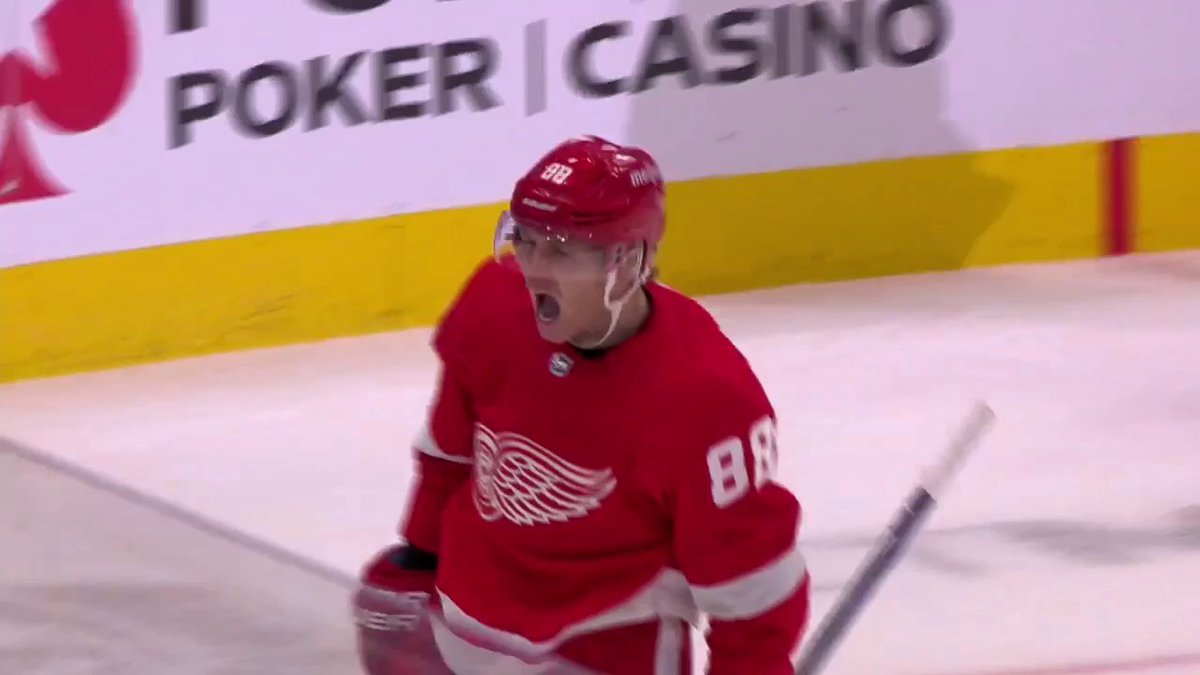 PATRICK KANE'S FIRST GOAL AS A RED WING! #LGRW
