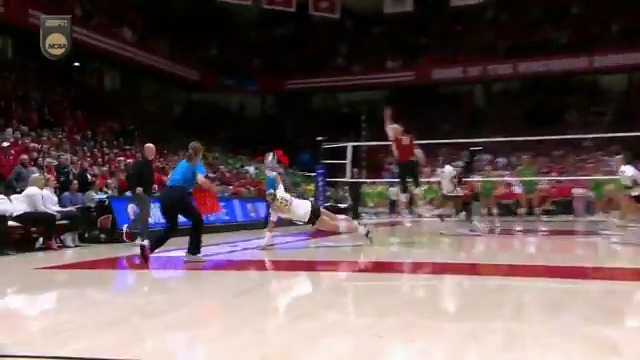 ARE YOU NOT ENTERTAINED⁉️ #NCAAWVB #SCTop10 x 🎥 ESPNU / Wisconsin Volleyball