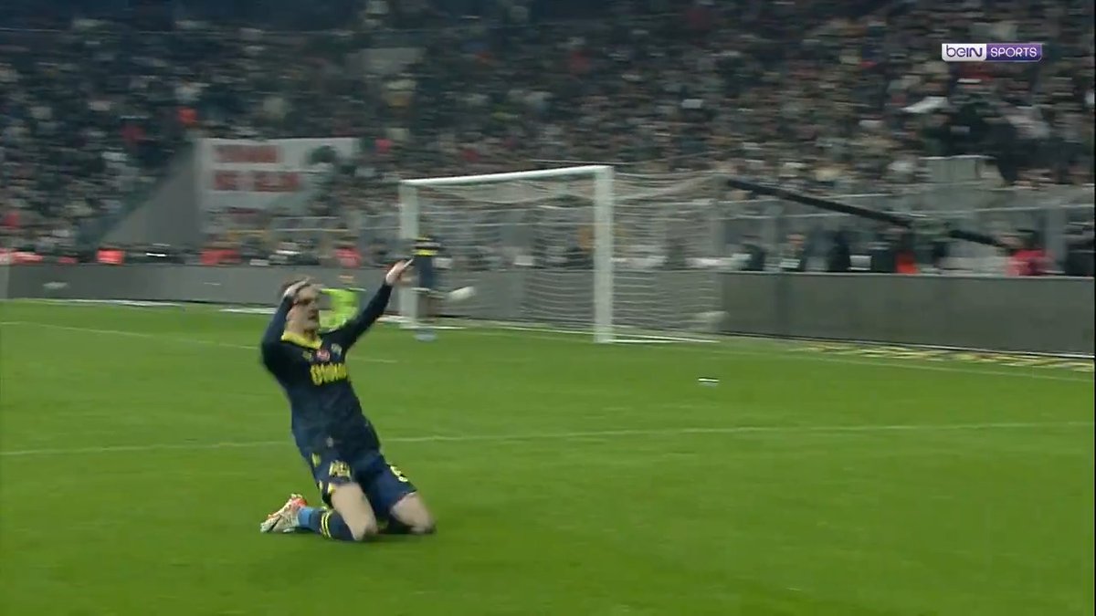 İngilizce yayında tribün sesi kısılmamış 😁