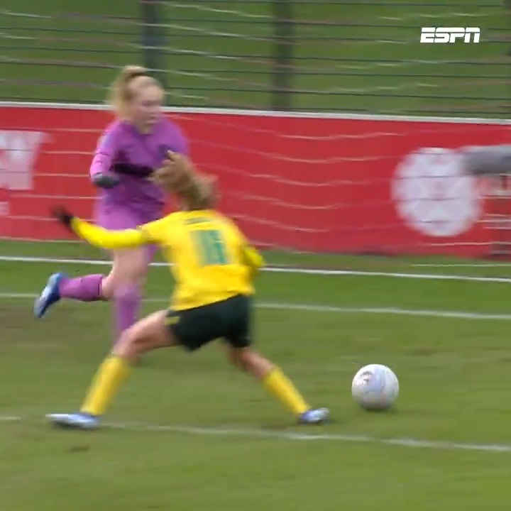 Terechte penalty of een schwalbe? 🤔 #utrfor
