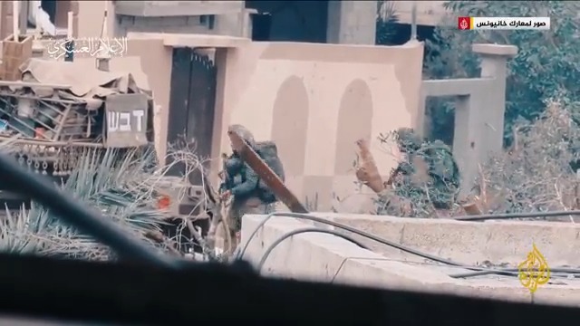 صور حصلت عليها #الجزيرة لما قالت كتائب القسام إنها مشاهد من التحام مقاتليها مع آليات وجنود جيش الاحتلال الإسرائيلي في محاور مدينة خانيونس جنوب قطاع #غزة #حرب_غزة