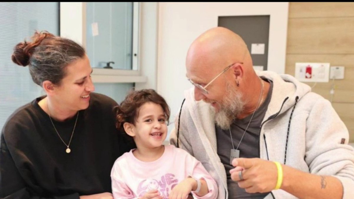 "La plupart des otages sont des militants pour la paix. Les victimes amenaient des gens de Gaza vers les hôpitaux israéliens pour être soignés, et c'est eux qui ont été assassinés par les Palestiniens. C'est invraisemblable" Ella Mor, tante d'Avigaïl, ex-otage du Hamas