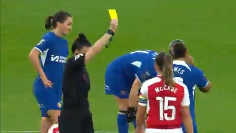 Was Lauren James lucky not to receive a red card after this incident with Lia Walti? 💭🔴
