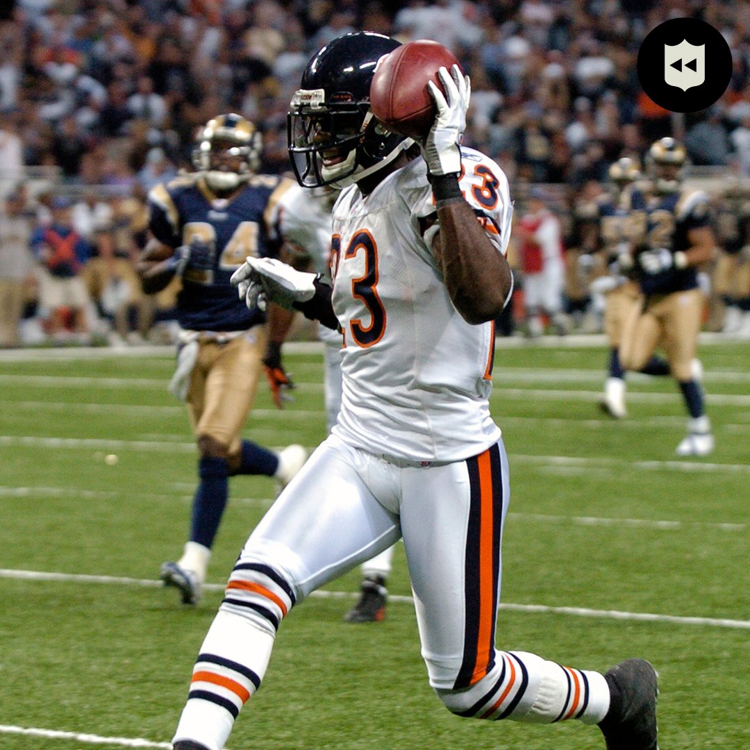𝐃𝐞𝐜𝐞𝐦𝐛𝐞𝐫 𝟏𝟏, 𝟐𝟎𝟎𝟔 Devin Hester returns two kickoffs for touchdowns in the same game.