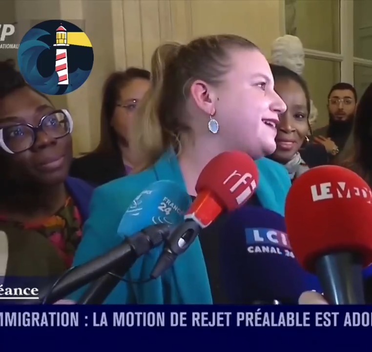 🔴 « C'est une grande victoire : le texte de Darmanin a été rejeté Nous épargnons au pays 2 semaines de discours racistes. Sans 49.3, lorsque le Parlement vote, la macronie est minoritaire. C'est le début de la fin pour le pouvoir présidentiel » Mathilde Panot #PJLimmigration