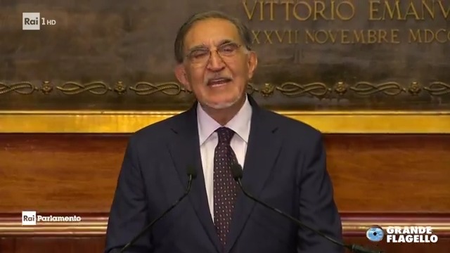 Ho chiesto all'AI di immaginare il presidente La Russa che esalta l'Italia antifascista durante il concerto di Natale al Senato. Buona visione ✨