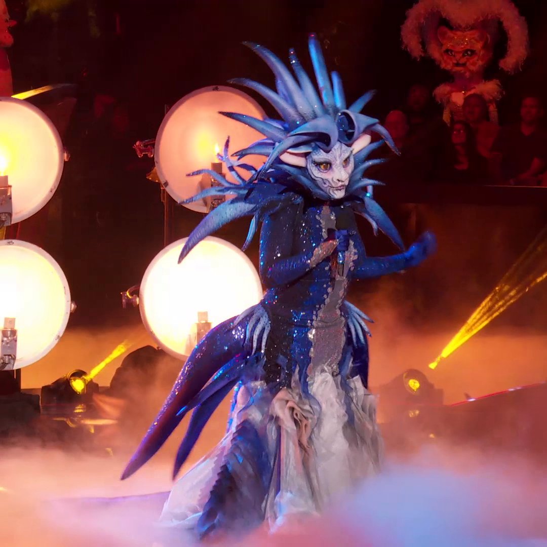 Sleigh bells ringing, #SeaQueenMask singing, are you listening? 🔔 #TheMaskedSinger