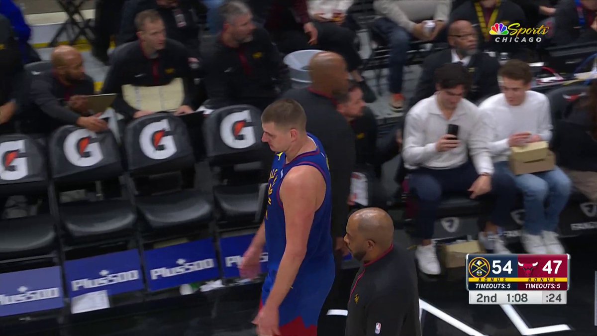 Nikola Jokic has been ejected, and fans at the United Center who paid to see him are NOT happy 😳