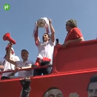 🎶 Oh, Santi Cazorla 🎶