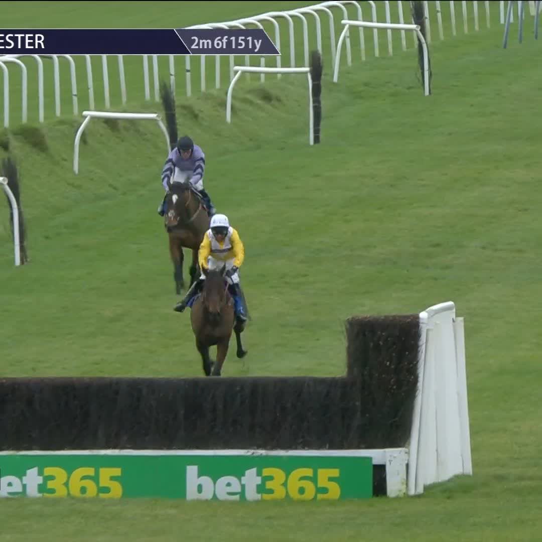😍 Lovely prospect Grade One winner Apple Away opens her account at the second time of asking over fences in facile fashion for Derek Fox &amp; lucinda russell at Leicester Racecourse