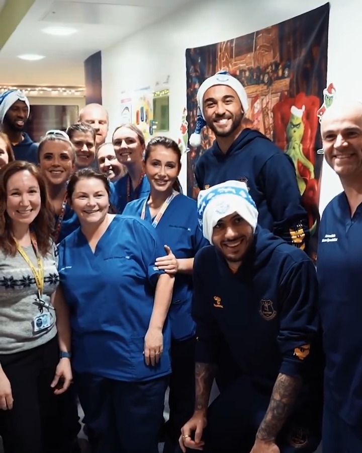 One of our favourite days of the year. 💙 The squad's annual Christmas visit to the incredible children, families and staff at 🏥 Alder Hey 💙... 🎄