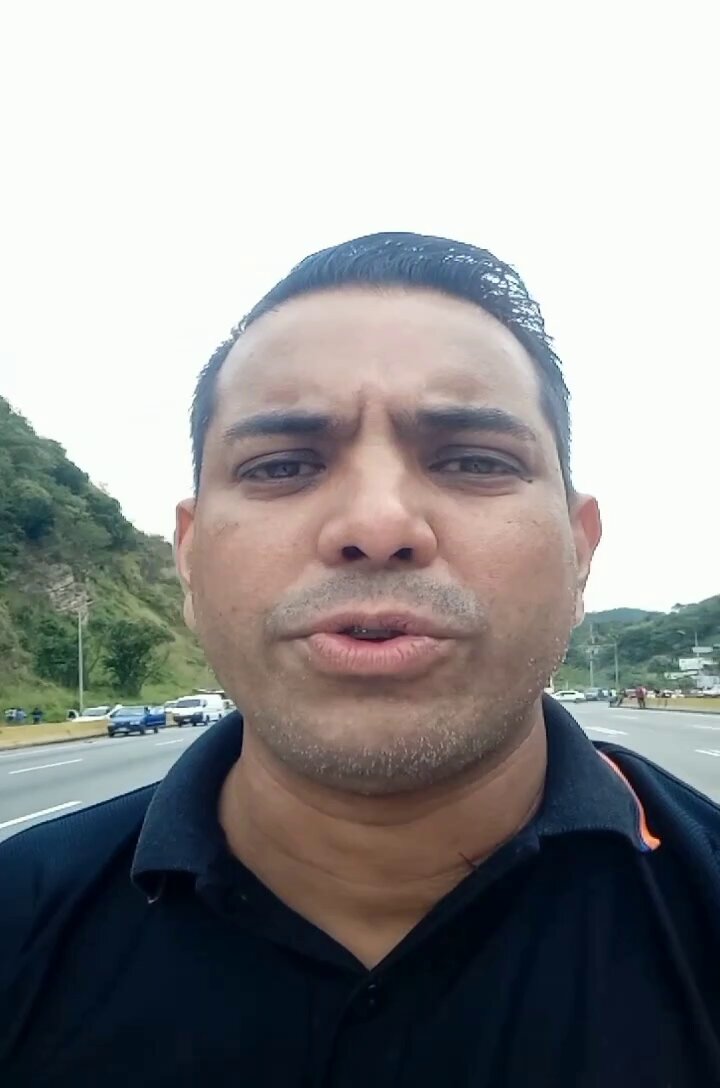 Continúa restringido el tránsito en ambas direcciones en la #AGMA. No hay paso, para la hora. ⚠️ #TrafficCenter Reporta: joangoddeliett FM Center Es Noticia