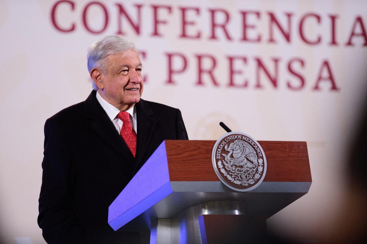 El presidente Andrés Manuel compartió una noticia para los beneficiarios del programa Jóvenes Construyendo el Futuro. A partir de enero de 2024 se incrementará el apoyo pues recibirán $7,572.