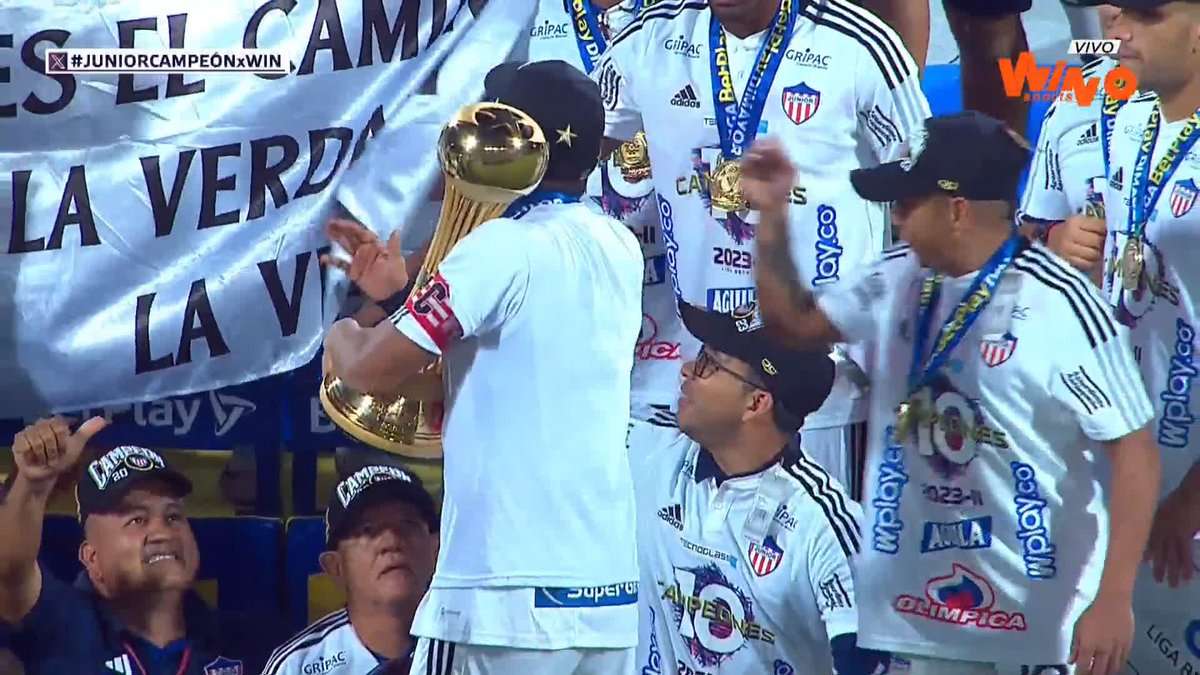 🏆 ¡Se levanta la Copa! ¡El ‘Tiburón’ pone su nombre en lo más alto, Junior marca la historia con su décima estrella! #JUNIORCAMPEÓNxWIN