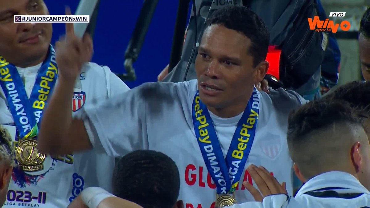 🏆 “Estoy orgullo de ser capitán de este grupo, estoy orgullo de representar este escudo”, Carlos Bacca, jugador de Junior. #JUNIORCAMPEÓNxWIN