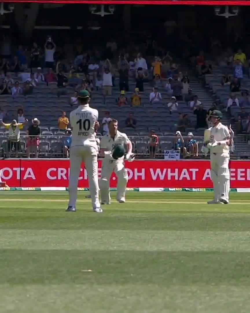 This is David Warner. 💪 - Davey is roaring like a Lion in Test cricket.