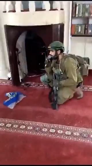 דיווחים פלסטינים: חיילי צה"ל משתמשים בכרוז של אחד המסגדים במחנה הפליטים ג'נין ומשמיעים בו שירי חנוכה וקריאות שמע ישראל | תיעוד Elior Levy • אליאור לוי