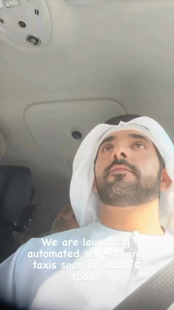 ولي عهد دبي يختبر تاكسي ذاتي القيادة لإطلاقه قريباً في دبي.