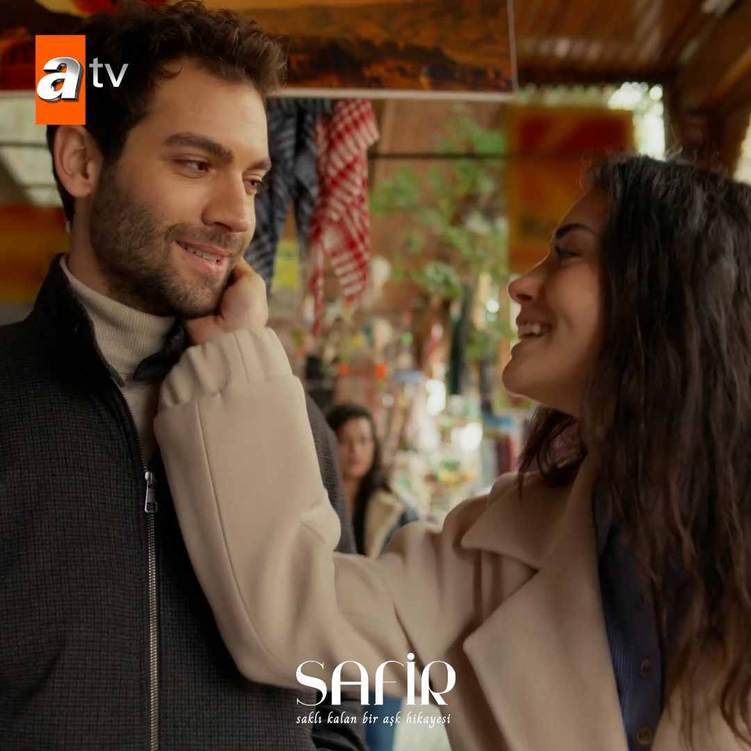 Yaman’ın favorisi: Romantik komedi 🤍 Feraye’nin favorisi: Korku 🧟‍♀️ #Safir ‘Saklı Kalan Bir Aşk Hikayesi’ yeni bölümüyle Pazartesi 20.00’de #atv’de. 💠 atv
