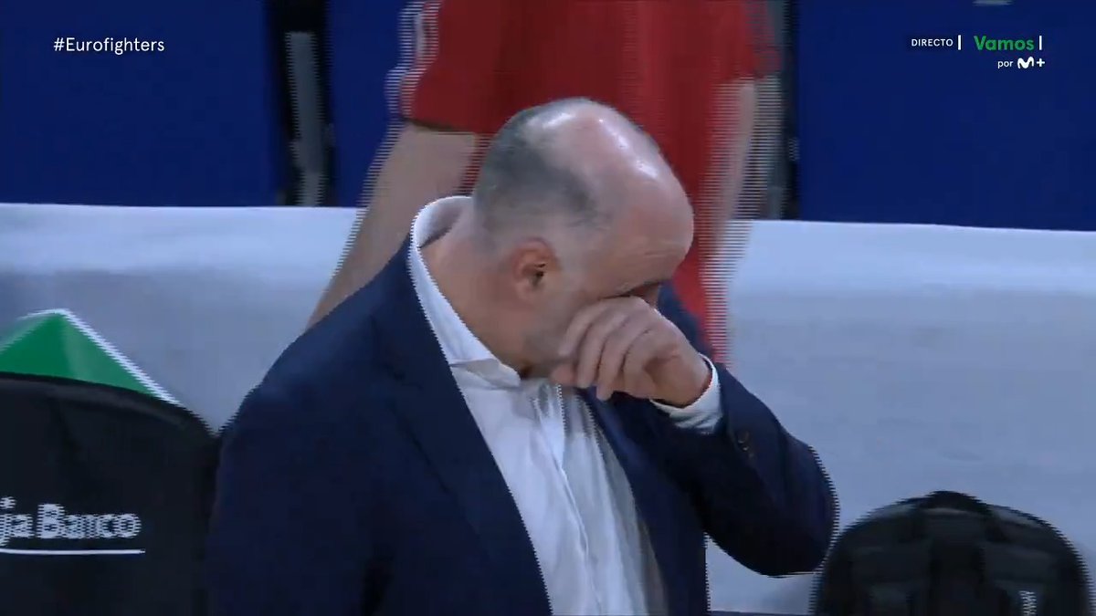 En pie, lágrimas en los ojos. Ha vuelto una 𝐋𝐄𝐘𝐄𝐍𝐃𝐀: Don Pablo Laso. #Eurofighters