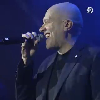 C'è chi non riesce a smettere di cantarla e chi mente 🎤🖤💙 #ForzaInter
