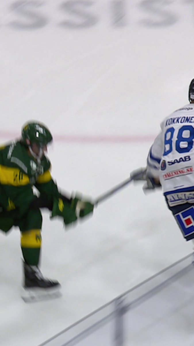 Manning åker på matchstraff ❌