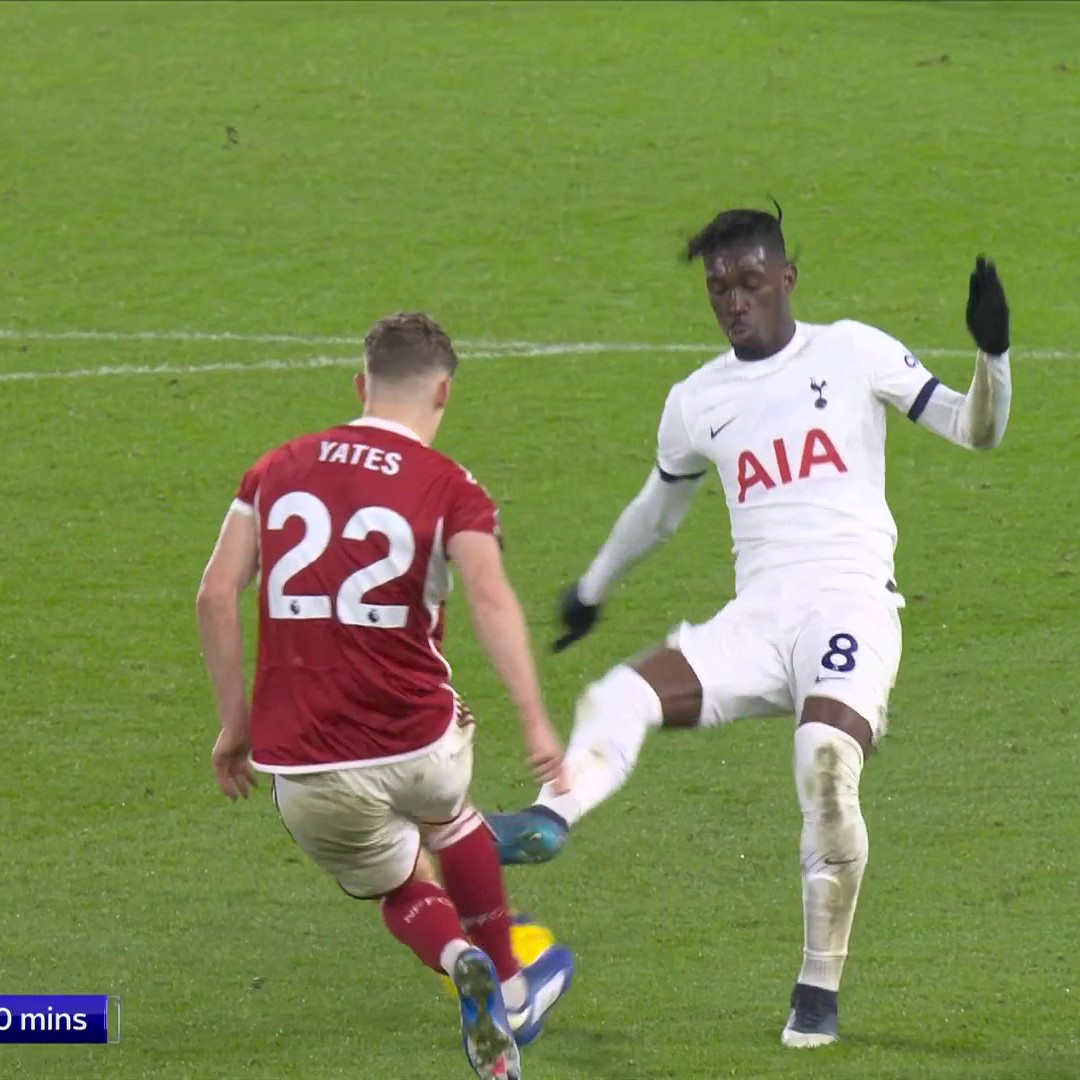 "These challenges have got to STOP!" ❌ Gary Neville and Jamie Carragher react to Yves Bissouma's red card and Spurs' disciplinary issues this season 🟥