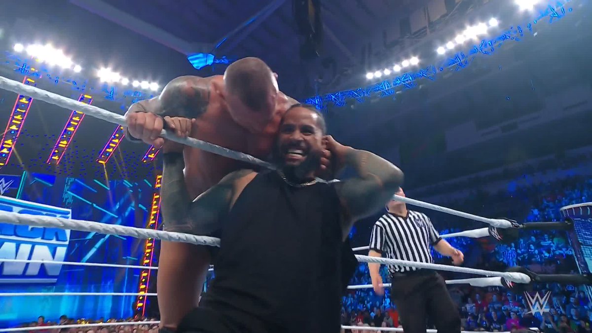 En el evento estelar de esta noche en #SmackDown Randy Orton se enfrenta a Jimmy Uso 🔥