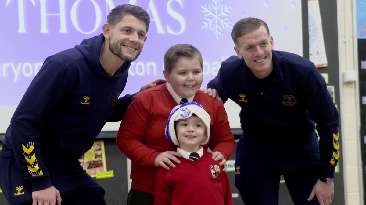Jordan Pickford and James Tarkowski pay Evertonian Thomas a surprise visit at school to celebrate the work he does looking after his younger brother 💙