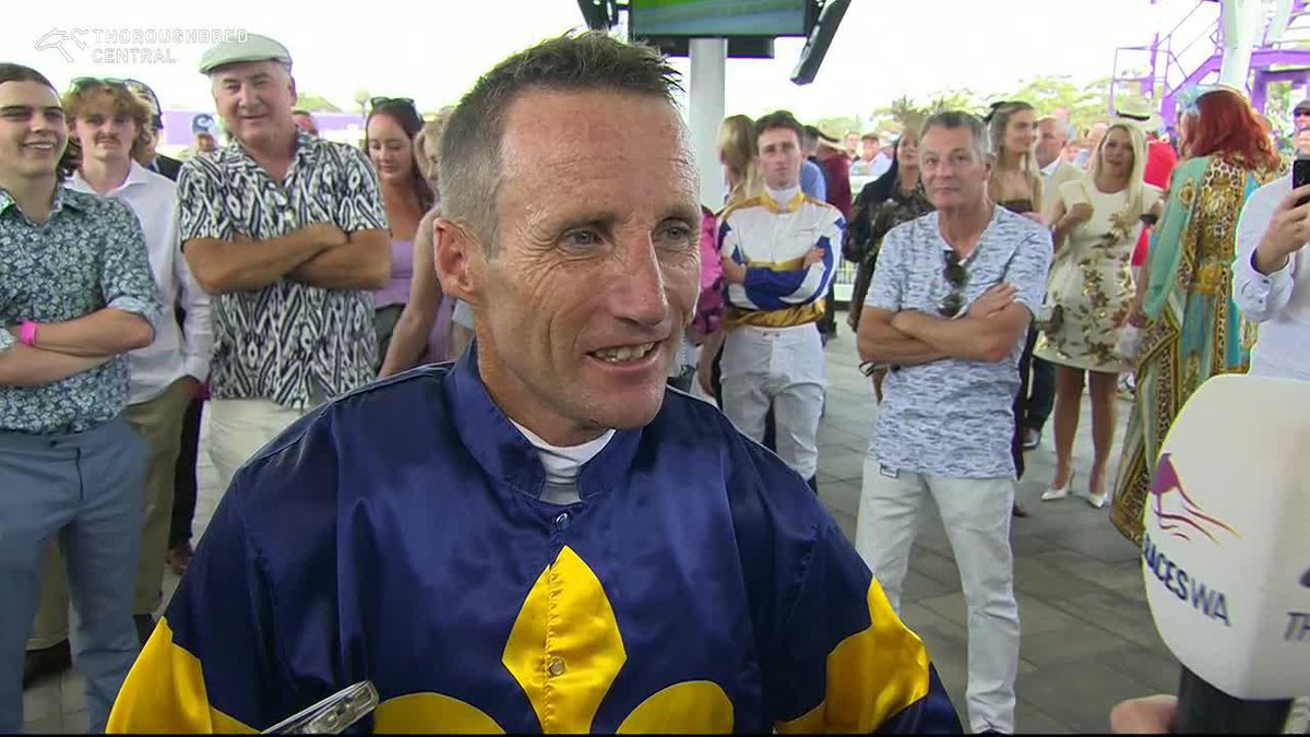 "It was death or glory at the top of the straight." Damien Oliver finishes his career in classic GOAT style! 🐐🙏