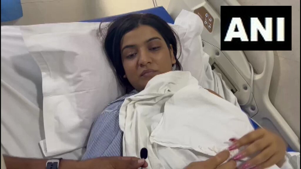 #WATCH | Thane (Maharashtra) man allegedly running his car over his girlfriend | Victim Priya Singh says, "I had a four-and-a-half-year relationship with my boyfriend. We were completely in love with each other. I did not know earlier that he was married. Later, when I came to know he told me that they (his wife & him) were not together anymore, they had separated. He said that he wanted to marry me. I was staying with him for a long time. When I went to meet him that night, he was with his wife. I was in shock when I went to talk to him, he got aggressive. We had a fight. Three bones in my right leg are broken, it has been operated on. From my left shoulder to my hips I've deep injuries...I cannot move my body. Four days ago I went to file an FIR, the day all this happened. But no action was taken. Today, when I posted on the social media, the police have supported me today..."