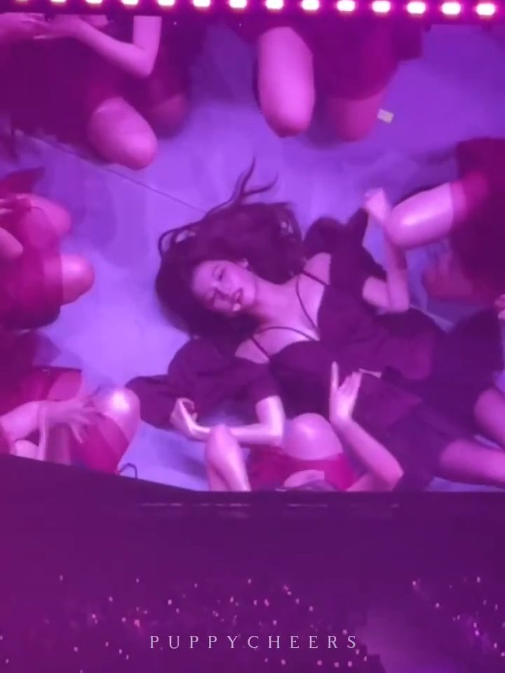 SANA'S NEW SOLO OUTFIT 🫠