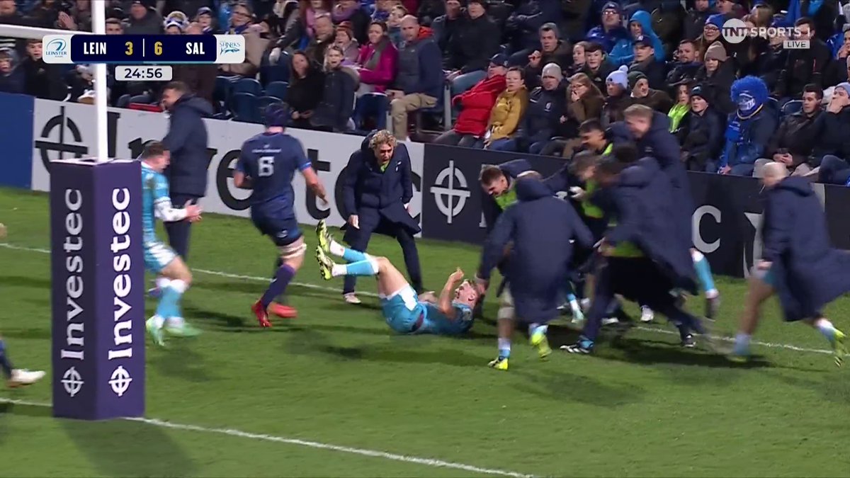 Connor Doherty secures the evening's first try to delight his Sale Sharks 🦈 teammates! 🫡 #InvestecChampionsCup