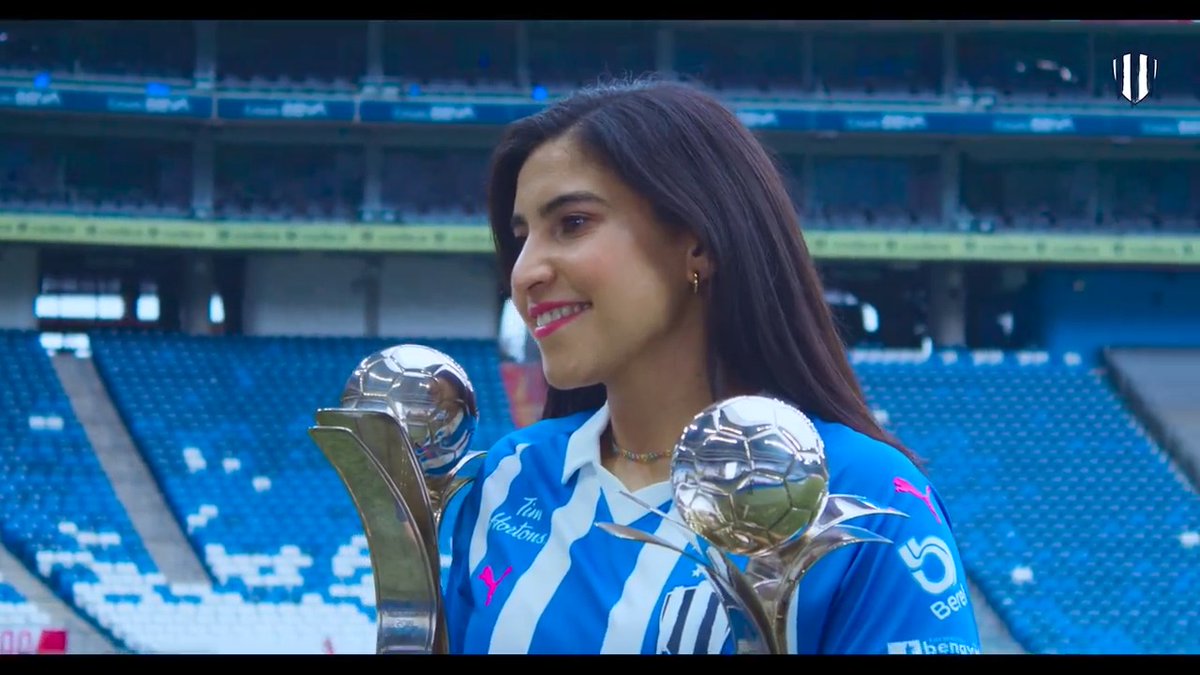 “Estoy muy agradecida por todo lo que viví aquí”. Tu nombre quedará escrito en la historia del CFM. Nos diste alegrías y Campeonatos. ⚽️✨ Siempre estaremos agradecidos contigo, Mariana Cadena, por tu entrega y amor a nuestros colores. 🇫🇮 ¡Una vez Rayada, Siempre Rayada! 💙🤍