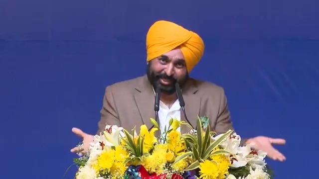 ਮੇਰੇ ਨਾਲ ਮੇਰੇ ਰੱਬ ਵਰਗੇ ਲੋਕ ਨੇ..ਮੈਨੂੰ ਕਿਸੇ ਤੋਂ ਕੋਈ ਖ਼ਤਰਾ ਨੀ..ਸਰਪੰਚ ਤੋਂ ਲੈ ਮੁੱਖ ਮੰਤਰੀ ਬਣਾਉਣ ਵਾਲੇ ਲੋਕ ਹੁੰਦੇ ਨੇ..ਲੋਕ ਮੇਰੇ ਨਾਲ ਨੇ..ਮੇਰਾ ਸਭ ਤੋਂ ਵੱਡਾ ਖ਼ਜ਼ਾਨਾ ਮੇਰੇ ਲੋਕ ਨੇ..