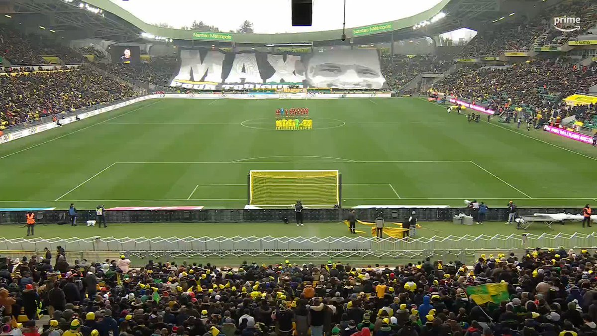 📷 Des images difficiles. Le discours poignant et la minute de silence en hommage à Maxime. #FCNSB29