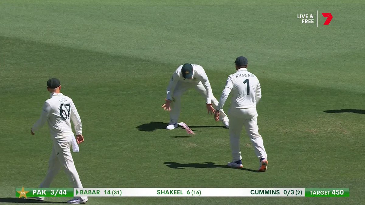 Steven Smith gets an applause for catching the paper.
