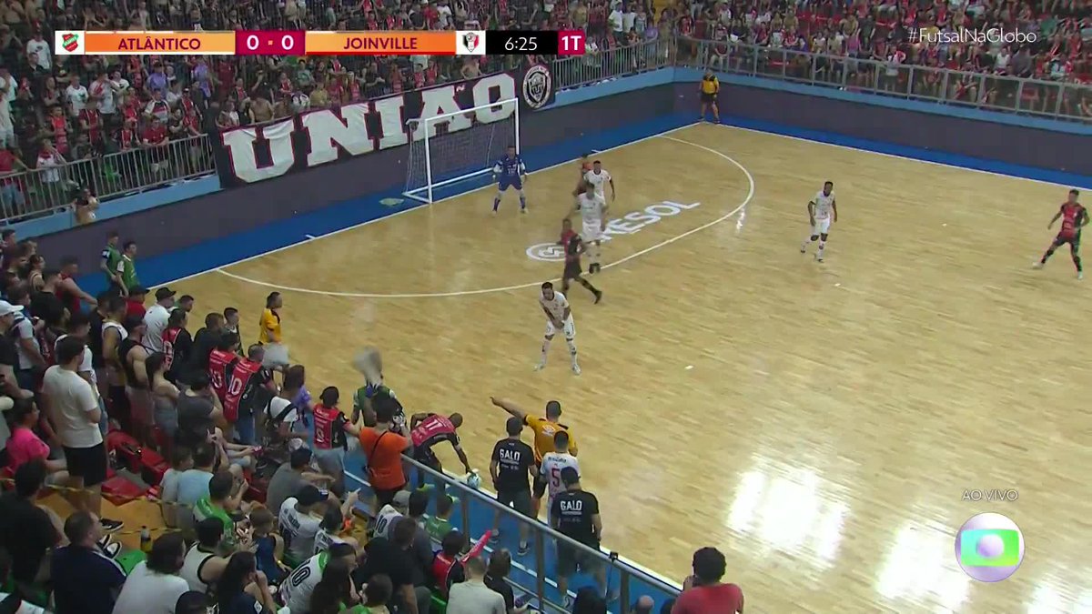 Coisa de maluco! 😱😱😱 Faltando apenas nove SEGUNDOS pra acabar, o Atlântico virou o jogo em cima do Joinville em 17 segundos e se consagrou campeão da Liga Nacional de Futsal! 👏👏👏