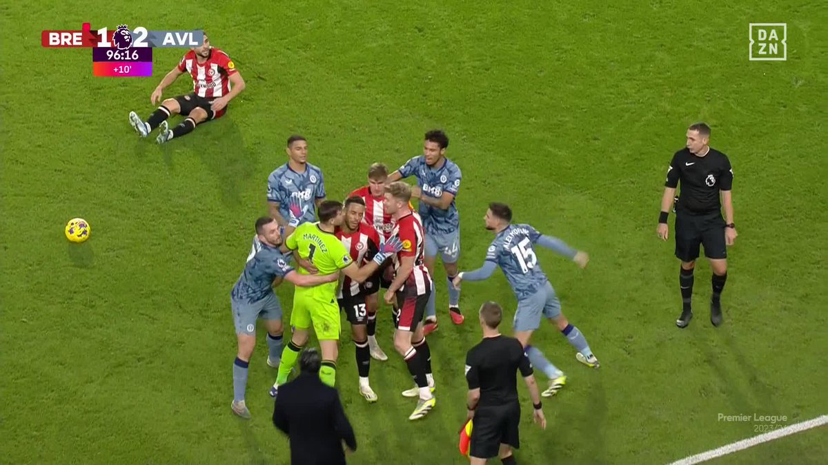 Neal Maupay 💥 Dibu Martínez - Parte II Segundo encontronazo entre portero y delantero que termina en trifulca y la expulsión de Kamara 😳 ¡Unai Emery tuvo que ir calmar a sus jugadores! #PremierLeagueDAZN ⚽🏴󠁧󠁢󠁥󠁮󠁧󠁿