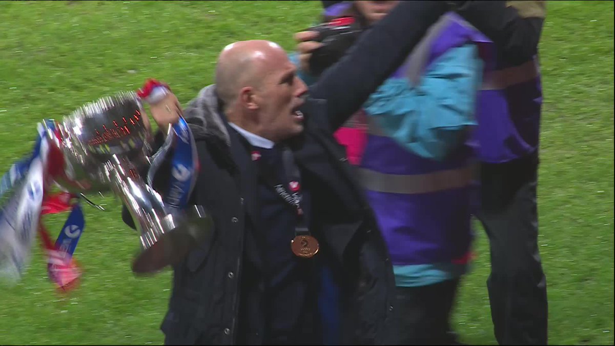 It looks like Philippe Clement is enjoying himself at Rangers! 🔵🏆 #ViaplayCup