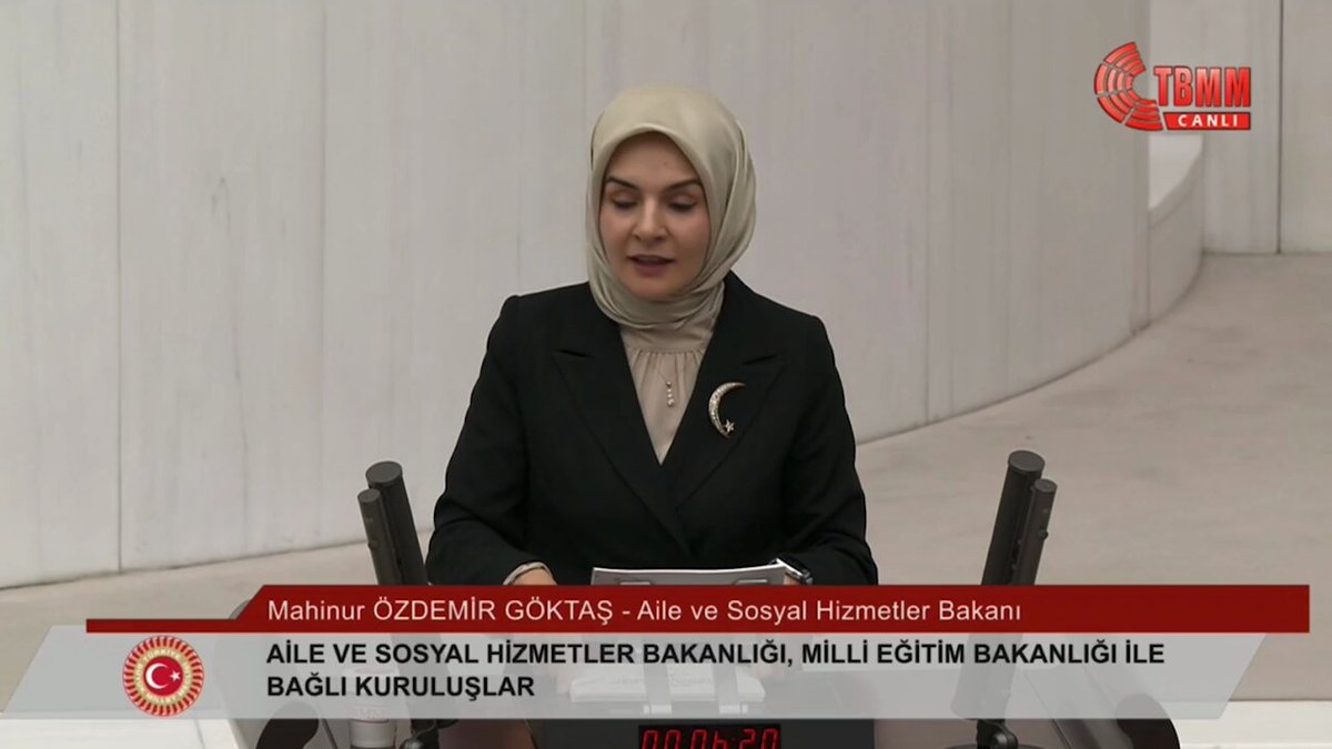Kadına yönelik şiddetle mücadele topyekûn yürütülmesi gereken bir mücadeledir. Bu, hepimizin sorumluluğundadır. Şiddeti ortadan kaldıracak değerler sevgi, saygı ve merhamettir. Bu değerleri, toplumun her alanında çarşıda, pazarda, okulda, ailede, iş yerlerinde, sporda, sanatta, doğada hâkim kılabildiğimiz müddetçe şiddet asla hiçbir yerde barınamaz. Aksi takdirde de karşısında önce bizi bulacaktır. Bundan da kimsenin şüphesi olmasın.