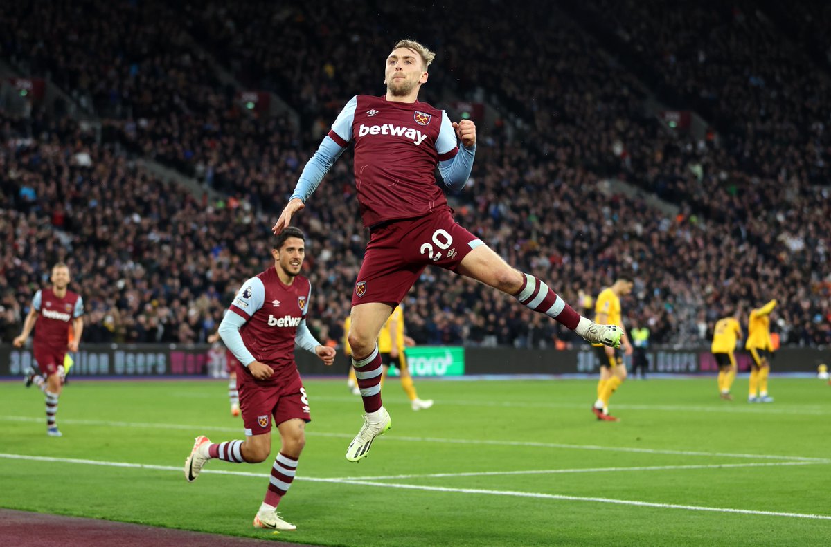 Jarrod Bowen has scored 🔟 goals in the #PL this season. Only Erling Haaland (14) and Mo Salah (11) have scored more goals than him - he’s currently tied with Son Heung-Min. #WHUWOL