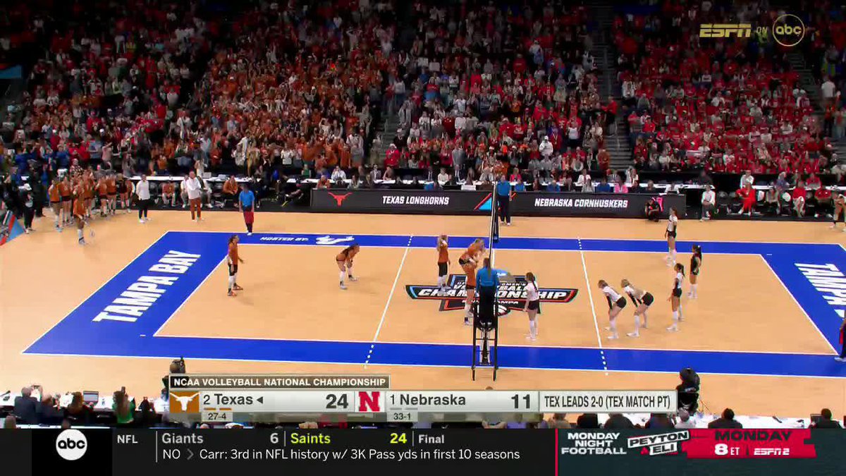 BACK-TO-BACK ON AN ACE!!!! 🤩 #NCAAWVB x 🎥 ABC / Texas Volleyball