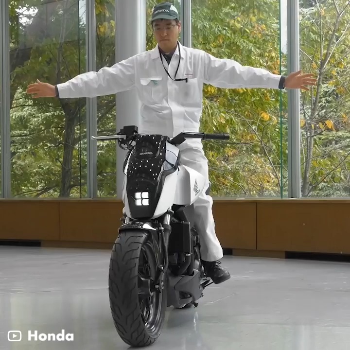 本田的摩托车创新技术 Riding Assist 2.0 ， 增强了低速或停车时的稳定性，改进了自动平衡能力。