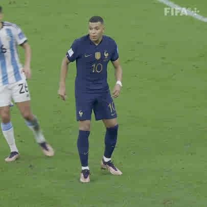 Personne n'oubliera la performance historique de Kylian Mbappé, auteur d'un triplé, en finale de Coupe du monde 2022. 🎩 Et ce but ! 😱🤩