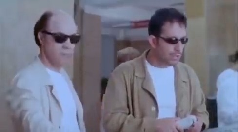İki sahne arasında 16 yıl var ve bir Cem Yılmaz klasiği...