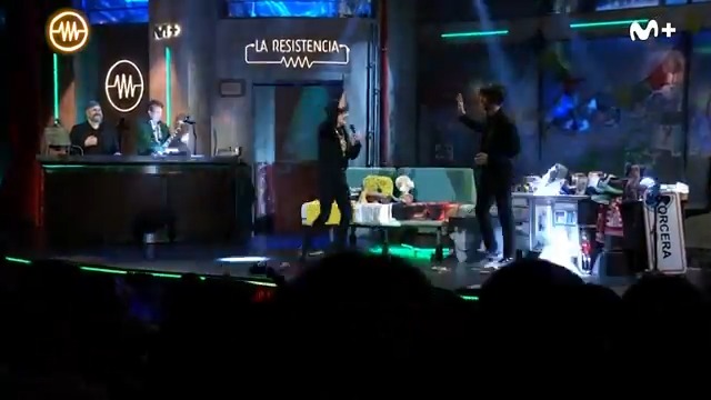 En un universo paralelo, Sergio Dalma habría nacido en Nueva York y se habría dedicado al rap, llevaría oros y se llamaría JAY CAP ¿Qué vamos a hacer si el propio invitado se saca estas cosas de la cabeza él solo?