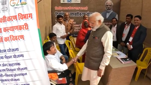 काशी में अपने दिव्यांग भाई-बहनों के साथ चर्चा में ये जानने का अवसर मिला कि हमारी योजनाएं किस प्रकार उनमें आत्मनिर्भर बनने का जज्बा भर रही हैं।