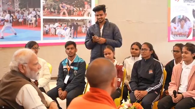 काशी सांसद खेलकूद प्रतियोगिता में ऐसे होनहार खिलाड़ियों से भी मिलने का अवसर मिला, जो खेल को आज करियर के रूप में अपनाना चाहते हैं। इनका यह उत्साह भी आज खेलों की दुनिया में भारत को एक नई पहचान दिला रहा है।