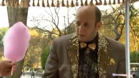 İsmail abinin pamuk şekerinin, pamuktan yapılmadığını öğrendiği andaki hayal kırıklığı ve mutsuzluğu var üzerimde...